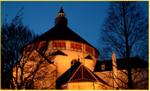 Catharinakerk in het avondlicht